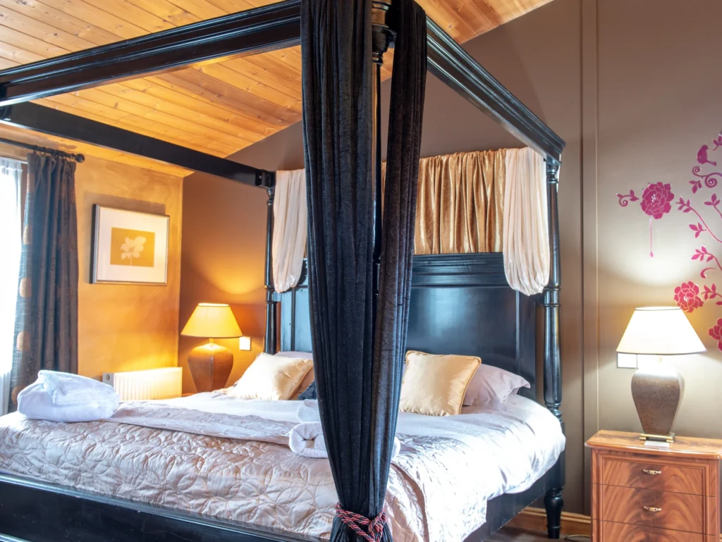 How to plan a romantic weekend break (with a hot tub!)